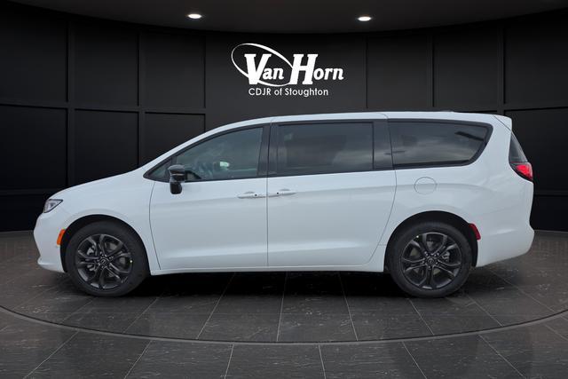 new 2026 Chrysler Pacifica car, priced at $48,039