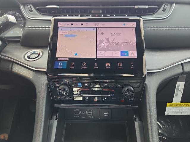 new 2025 Jeep Grand Cherokee car, priced at $48,662