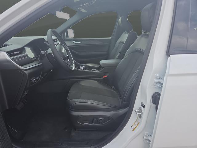 new 2025 Jeep Grand Cherokee car, priced at $40,244