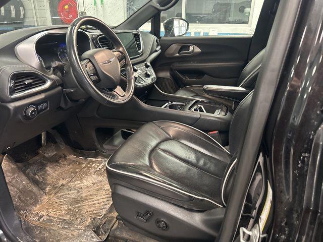 used 2021 Chrysler Pacifica car, priced at $27,700
