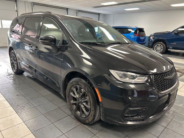 used 2021 Chrysler Pacifica car, priced at $27,700