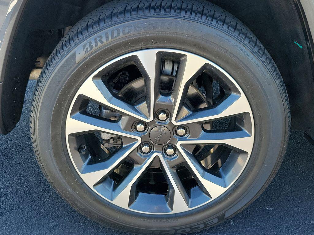 used 2023 Jeep Grand Cherokee car, priced at $35,489