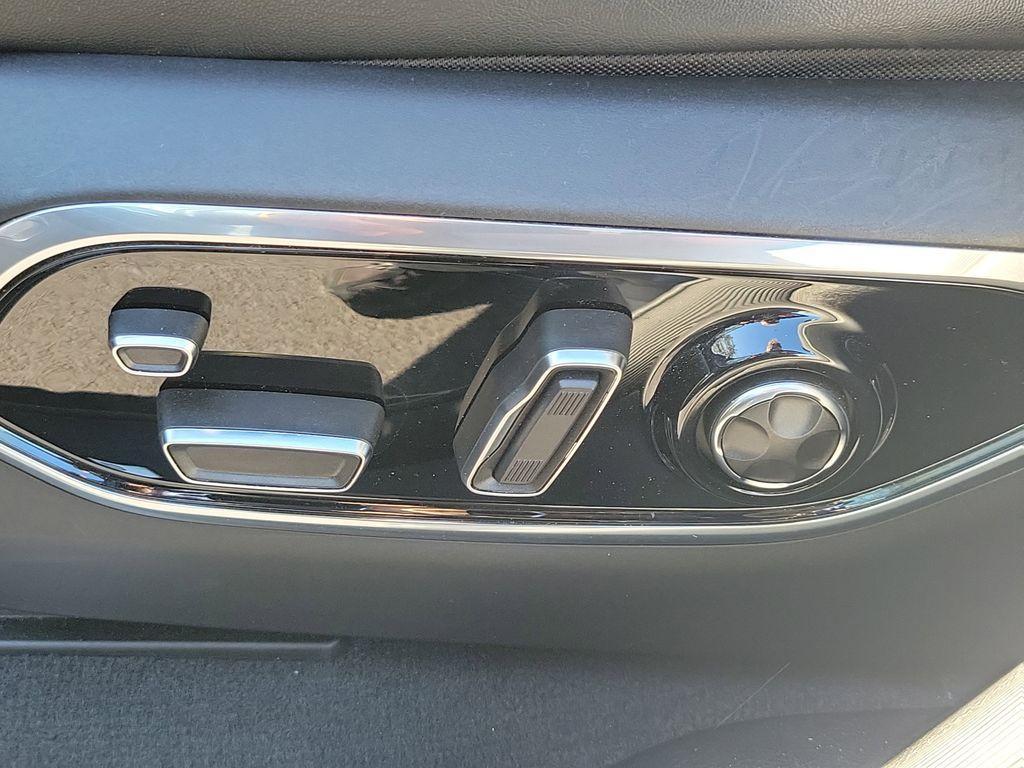 used 2023 Jeep Grand Cherokee car, priced at $35,489