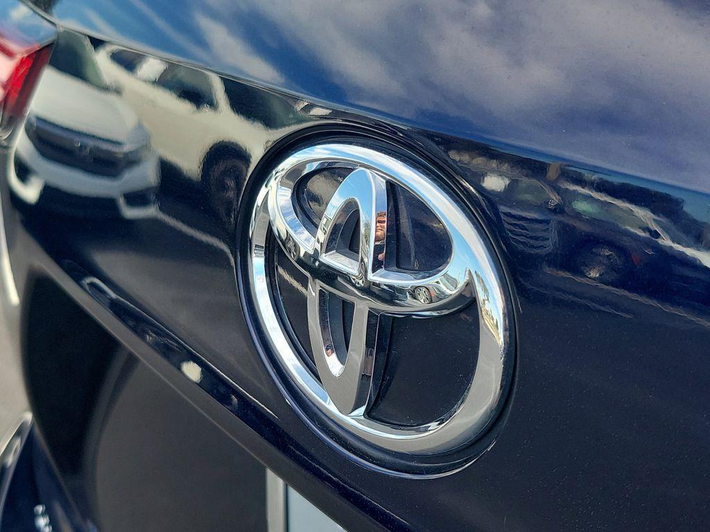 used 2021 Toyota Highlander car, priced at $25,888