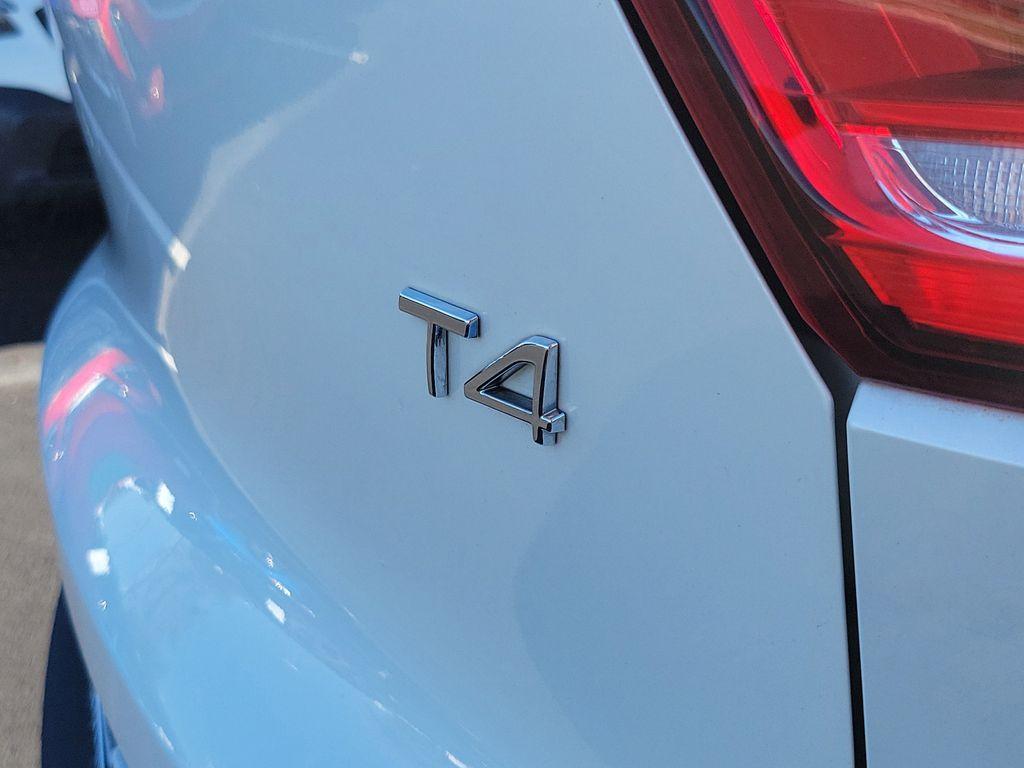 used 2022 Volvo XC40 car, priced at $23,187