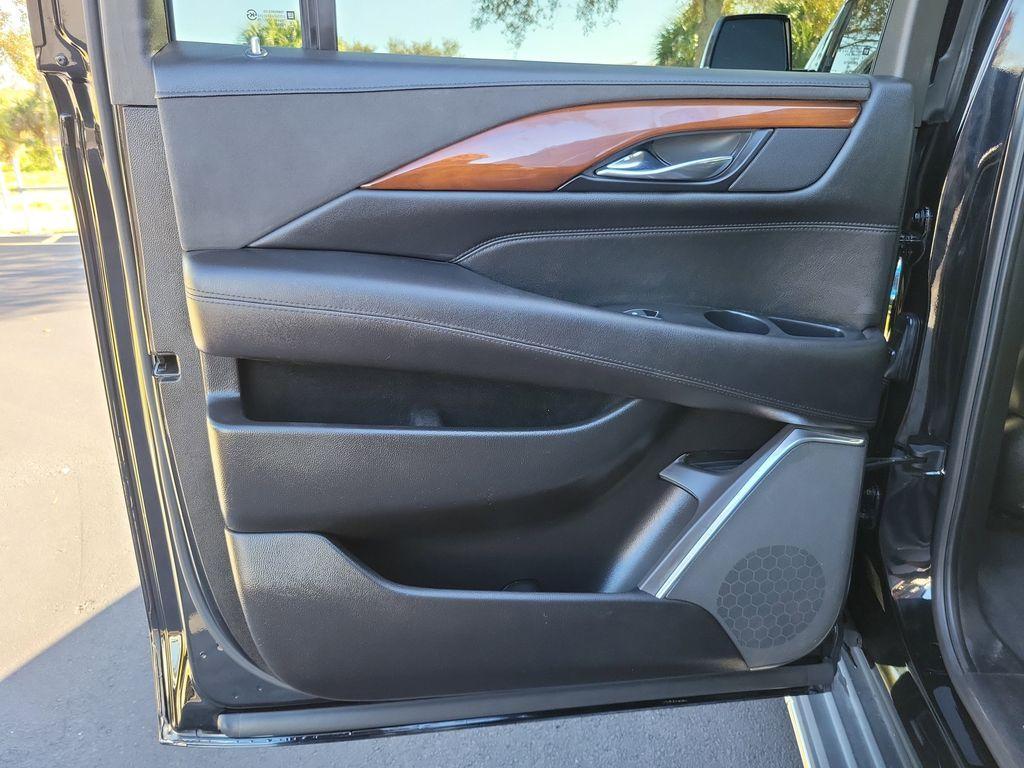 used 2019 Cadillac Escalade ESV car, priced at $24,998