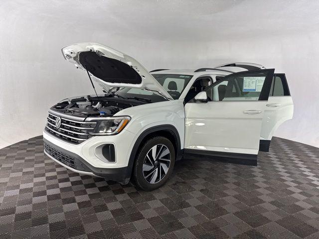 used 2025 Volkswagen Atlas car, priced at $33,700
