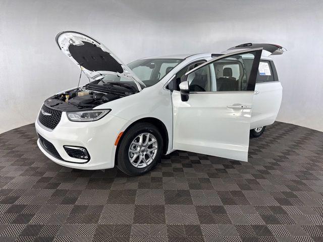 used 2023 Chrysler Pacifica car, priced at $23,096