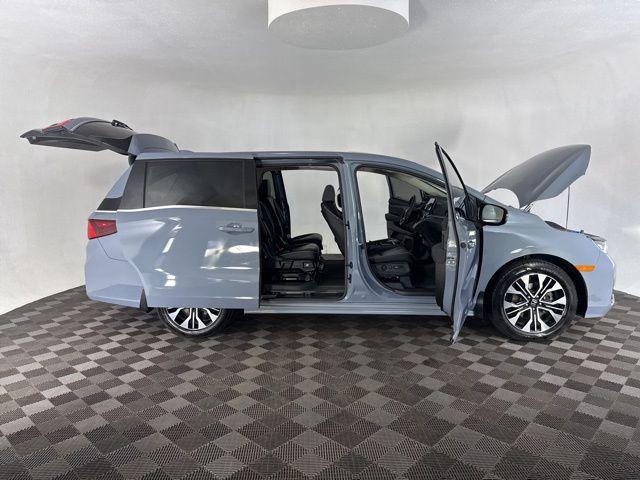 used 2025 Honda Odyssey car, priced at $44,000