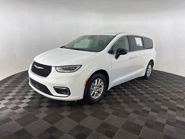 used 2024 Chrysler Pacifica car, priced at $27,800