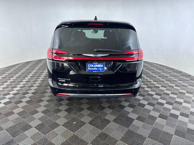 used 2024 Chrysler Pacifica car, priced at $27,096
