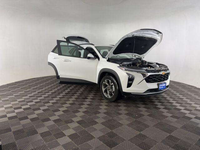 used 2025 Chevrolet Trax car, priced at $21,000