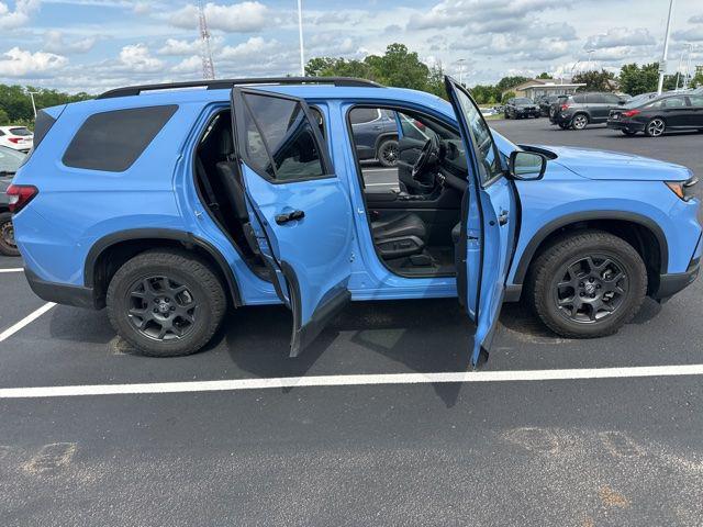 used 2025 Honda Pilot car, priced at $43,701
