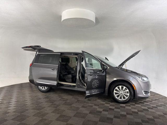 used 2019 Chrysler Pacifica car, priced at $14,000