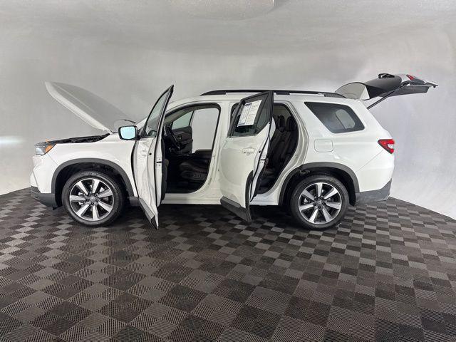 used 2025 Honda Pilot car, priced at $49,900