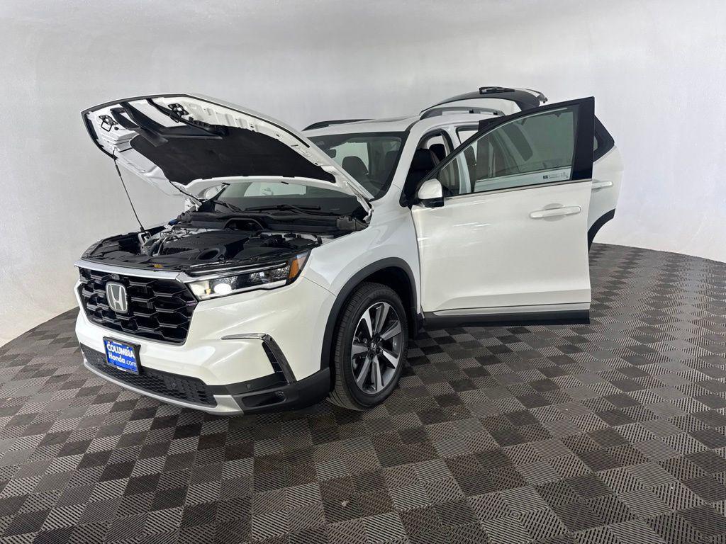 used 2025 Honda Pilot car, priced at $47,687