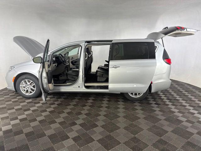 used 2024 Chrysler Pacifica car, priced at $27,896