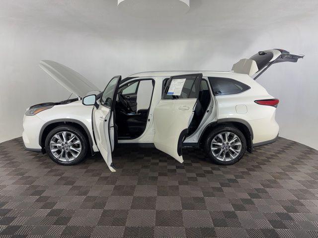 used 2021 Toyota Highlander car, priced at $24,500