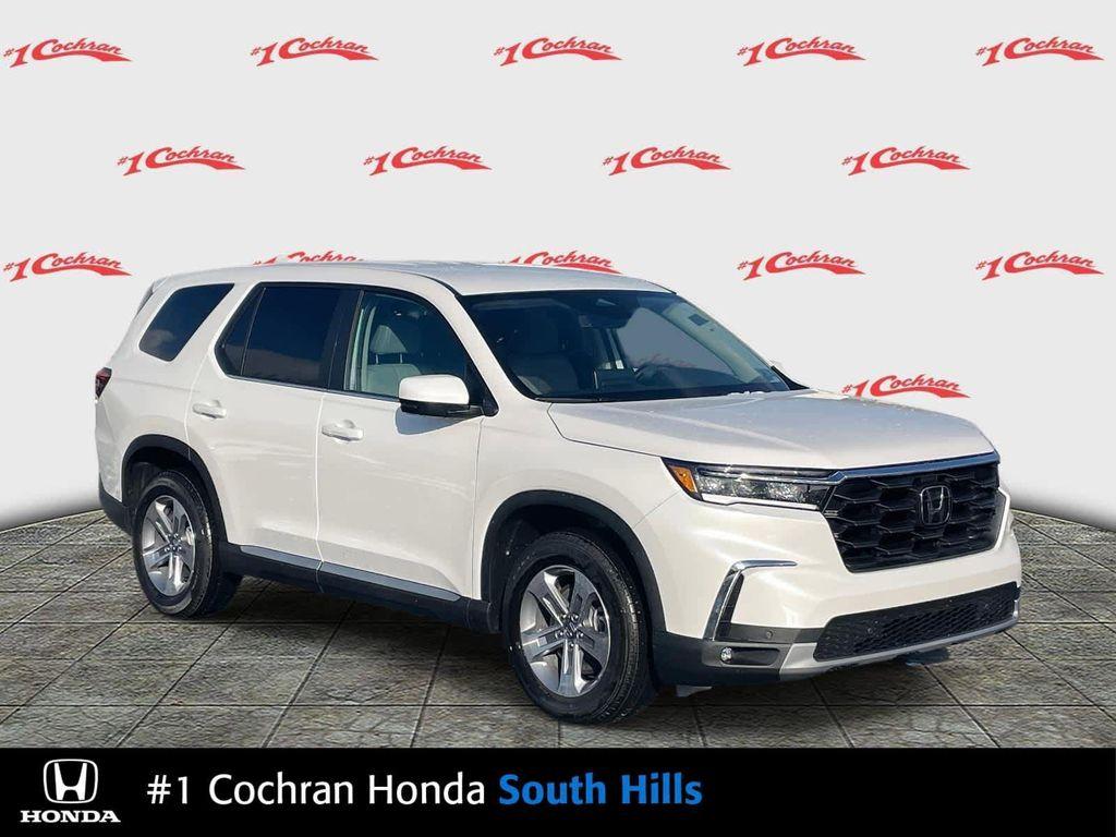 new 2025 Honda Pilot car, priced at $45,695