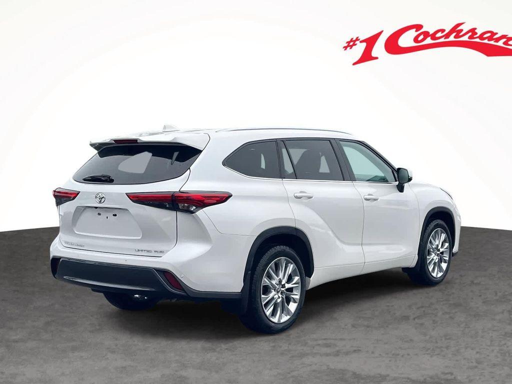 used 2020 Toyota Highlander car, priced at $27,998
