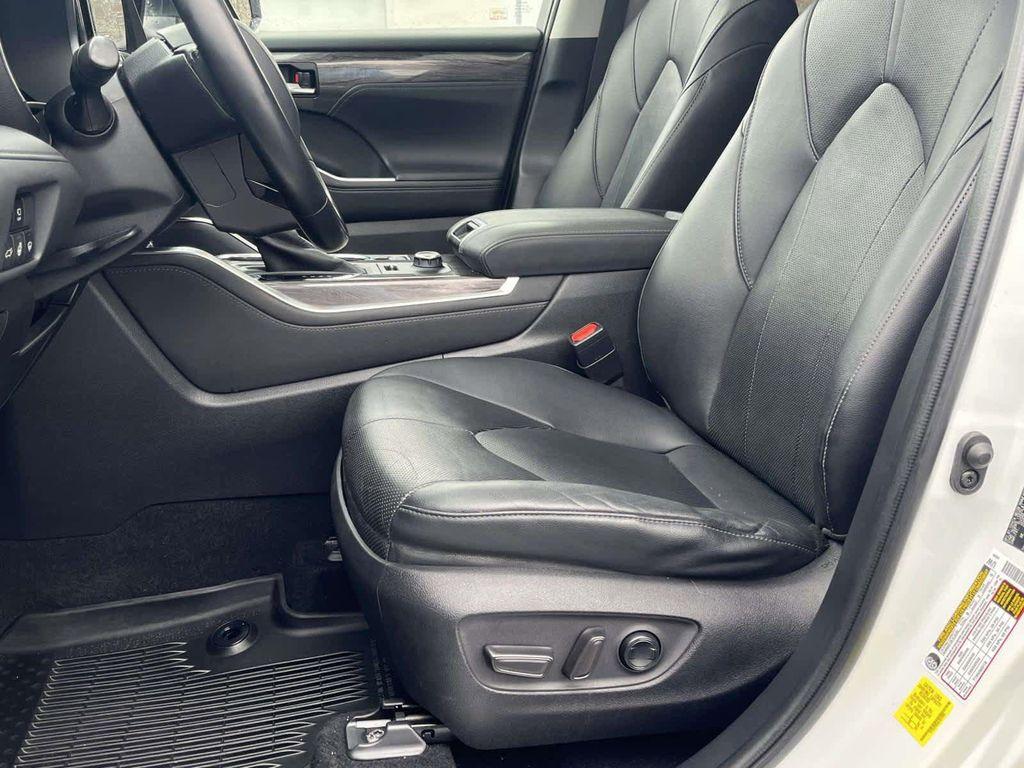 used 2020 Toyota Highlander car, priced at $27,998