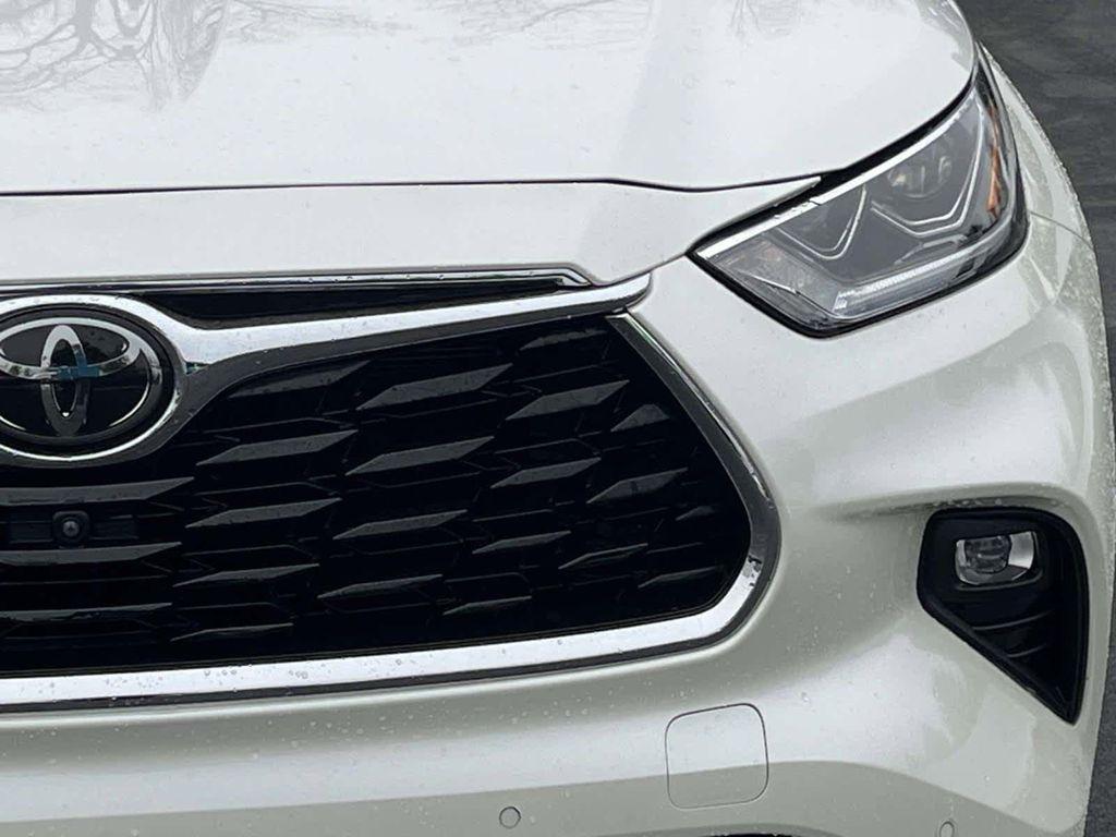 used 2020 Toyota Highlander car, priced at $27,998