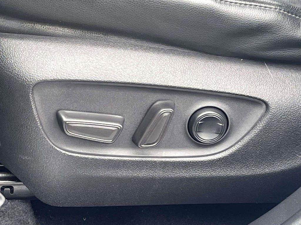 used 2020 Toyota Highlander car, priced at $27,998