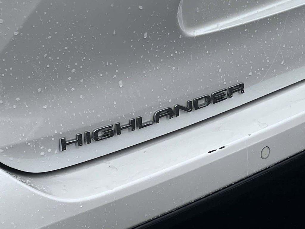 used 2020 Toyota Highlander car, priced at $27,998