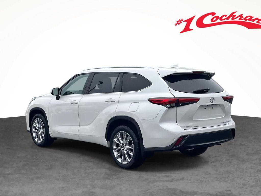 used 2020 Toyota Highlander car, priced at $27,998