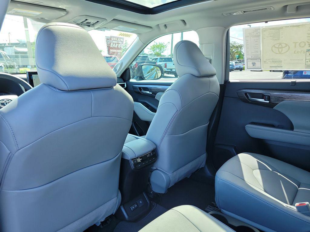 new 2026 Toyota Highlander car, priced at $56,220