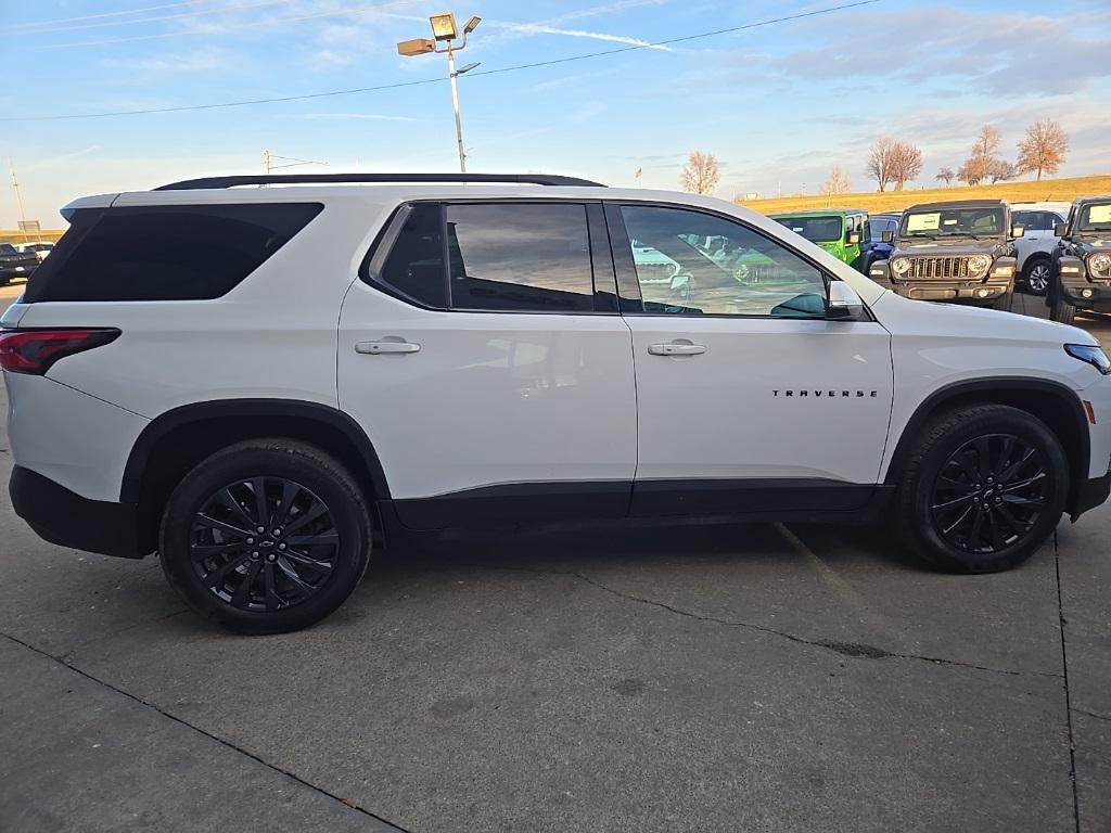 used 2022 Chevrolet Traverse car, priced at $27,995