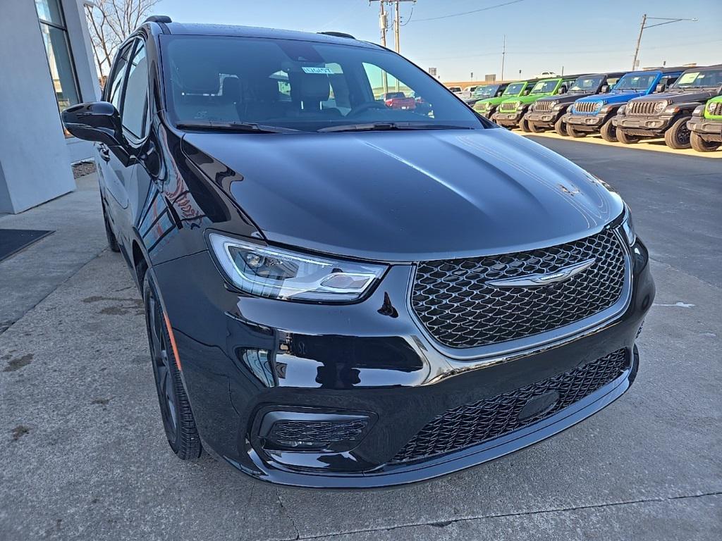 new 2026 Chrysler Pacifica car, priced at $39,720