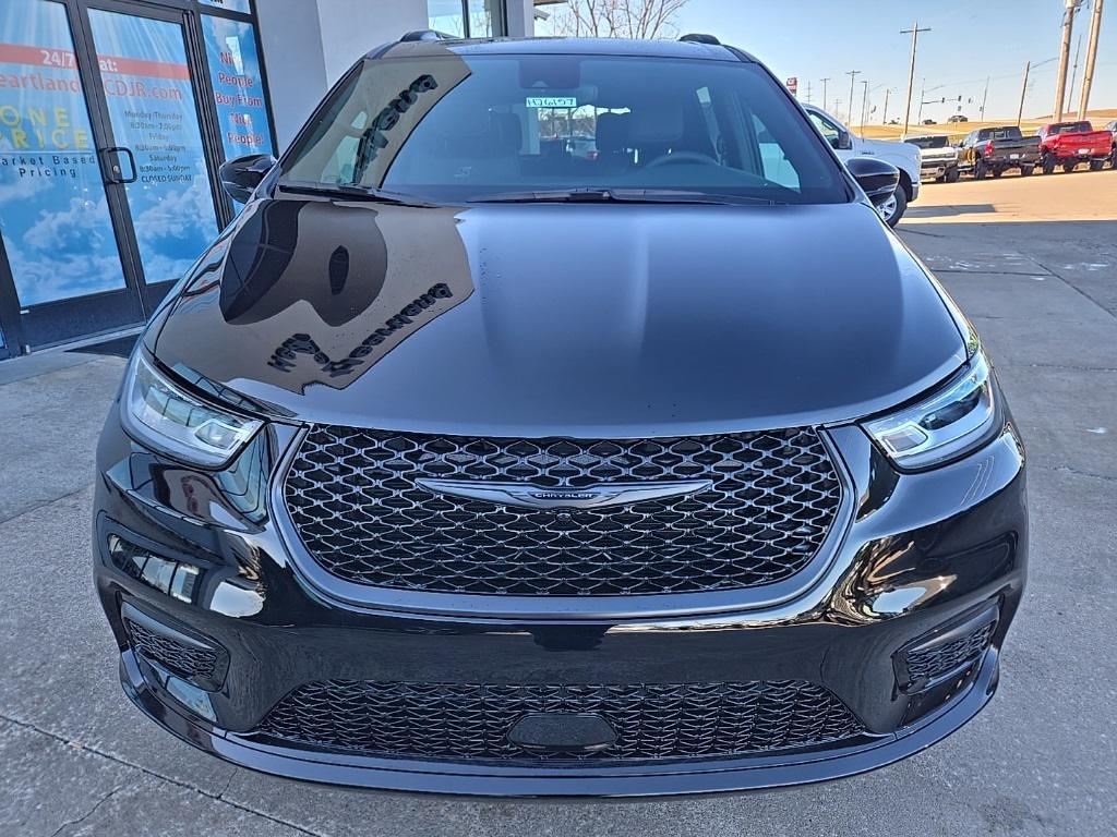 new 2026 Chrysler Pacifica car, priced at $39,720