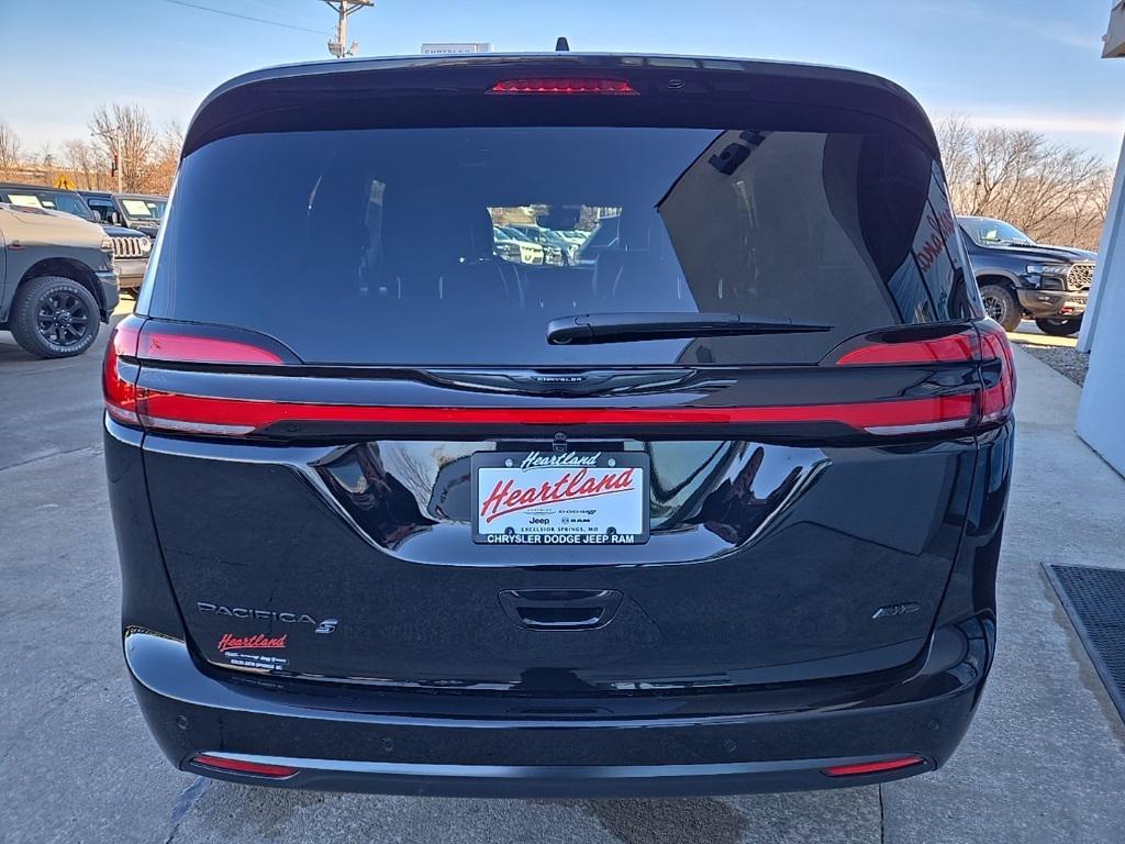new 2026 Chrysler Pacifica car, priced at $39,720