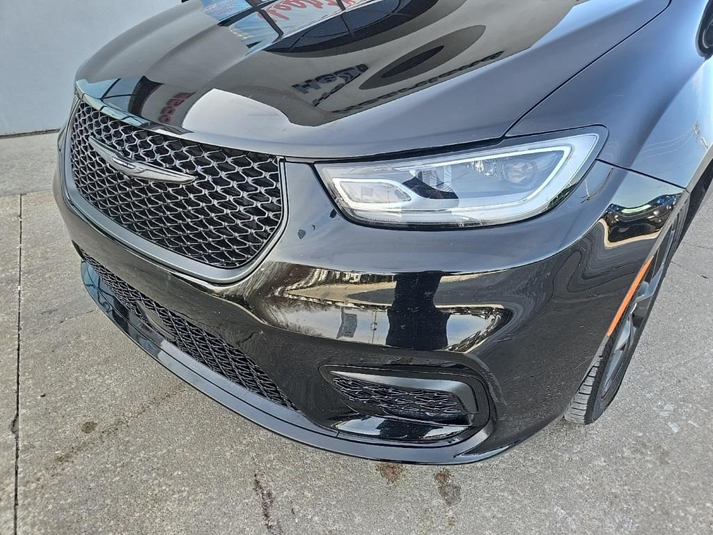 used 2025 Chrysler Pacifica car, priced at $35,995