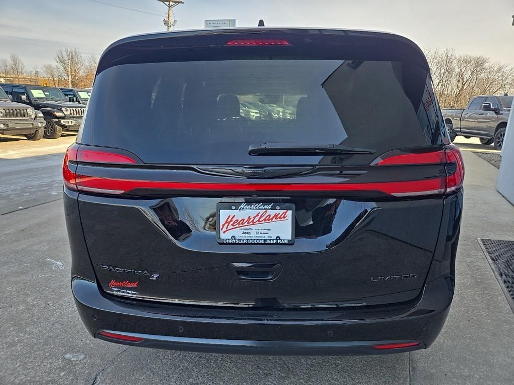 used 2025 Chrysler Pacifica car, priced at $35,995
