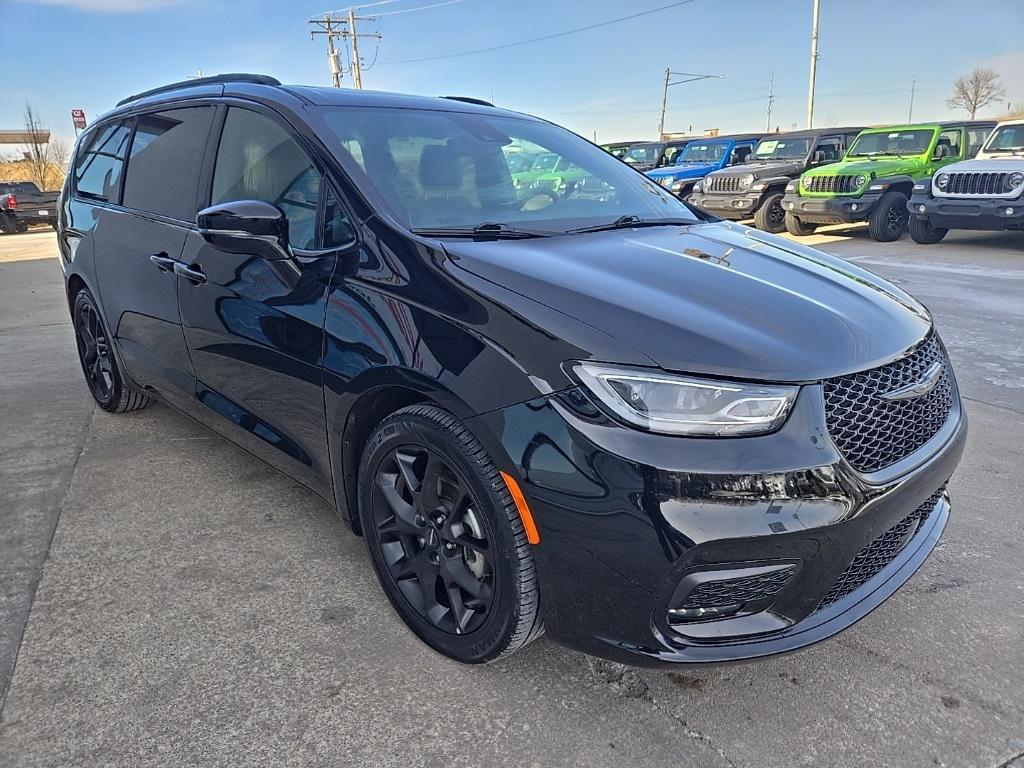 used 2025 Chrysler Pacifica car, priced at $35,995