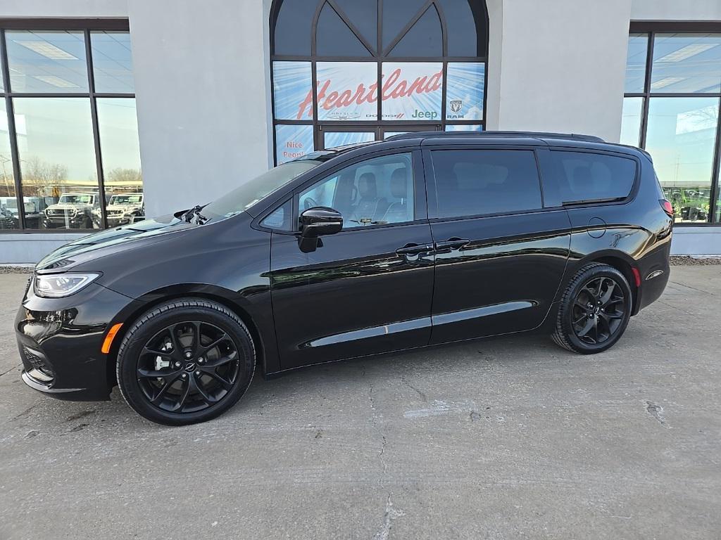 used 2025 Chrysler Pacifica car, priced at $35,995