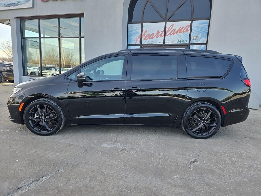 used 2025 Chrysler Pacifica car, priced at $35,995