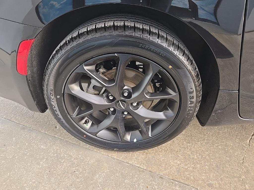 used 2025 Chrysler Pacifica car, priced at $35,995