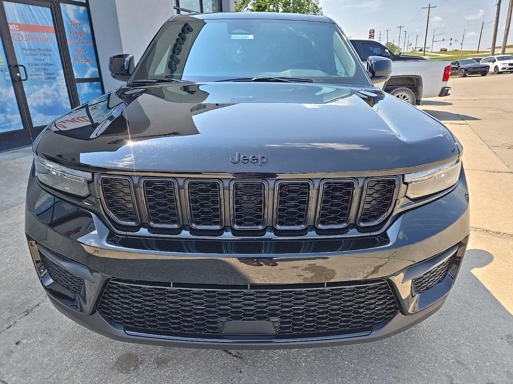 new 2025 Jeep Grand Cherokee car, priced at $35,161