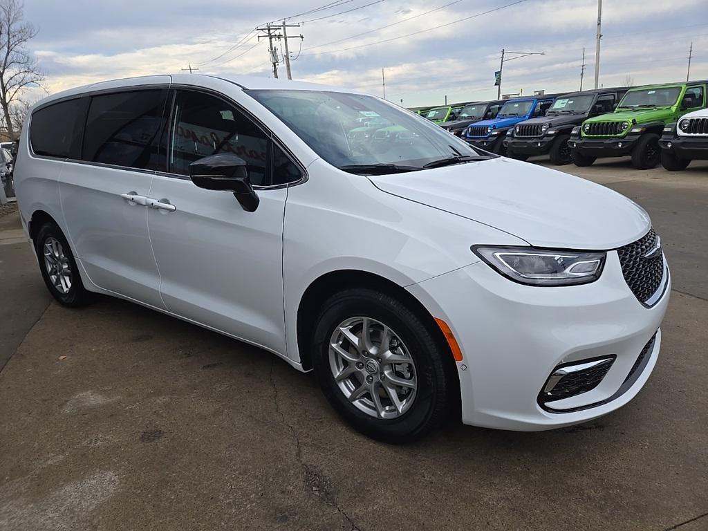 new 2026 Chrysler Pacifica car, priced at $36,243