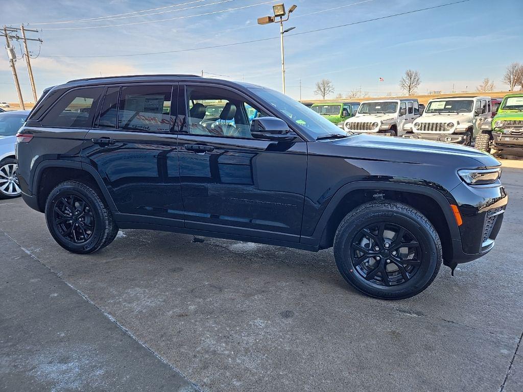 new 2026 Jeep Grand Cherokee car, priced at $43,936