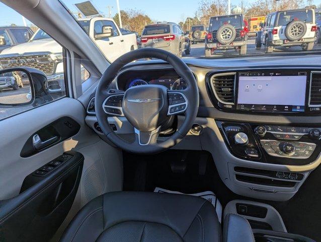 used 2024 Chrysler Pacifica car, priced at $27,000