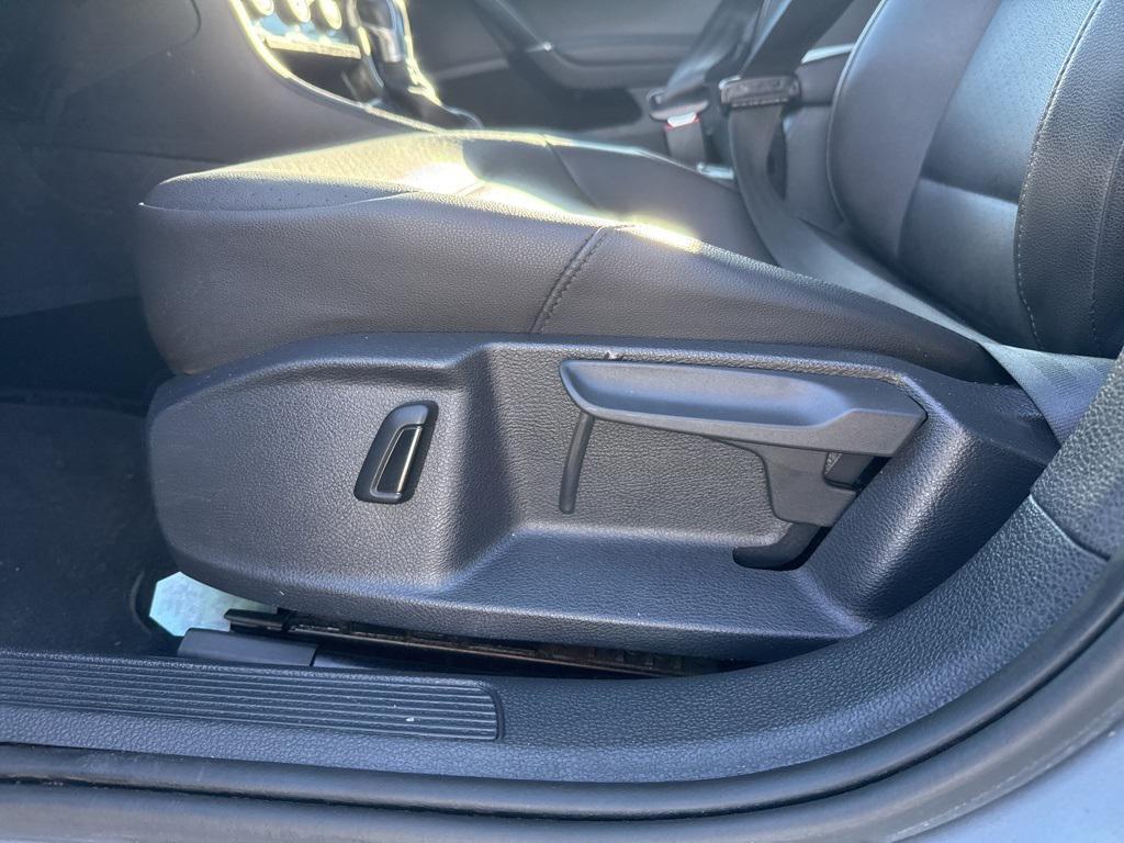 used 2015 Volkswagen e-Golf car, priced at $9,690