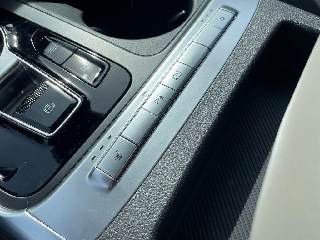 new 2026 Kia Carnival Hybrid car, priced at $45,720