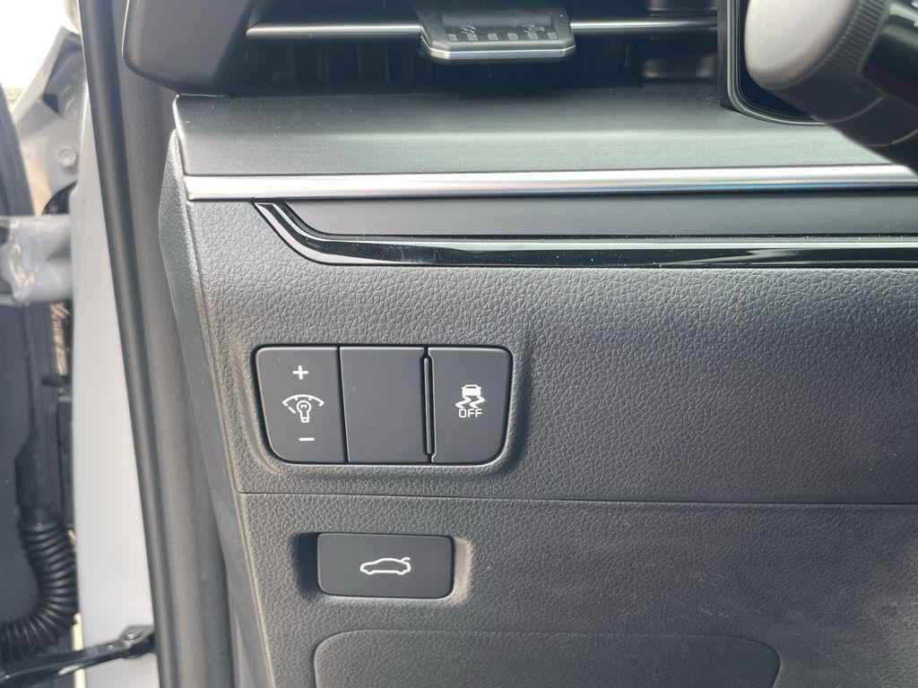 new 2026 Kia K5 car, priced at $30,725