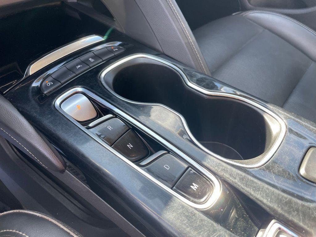 used 2023 Buick Envision car, priced at $20,900