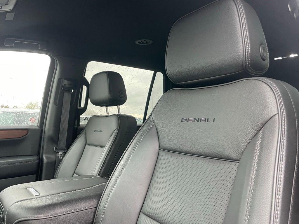 used 2025 GMC Yukon car, priced at $71,900
