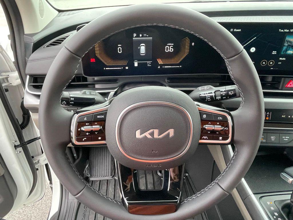 new 2026 Kia Carnival car, priced at $41,655